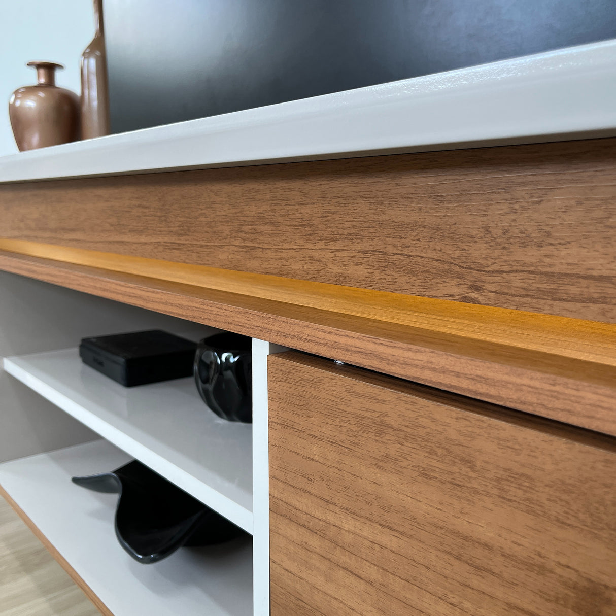Rack de TV Lumina Marron y Beige 180x62.5cm para TV Hasta 75" Pulgadas y con Ranura para Cables