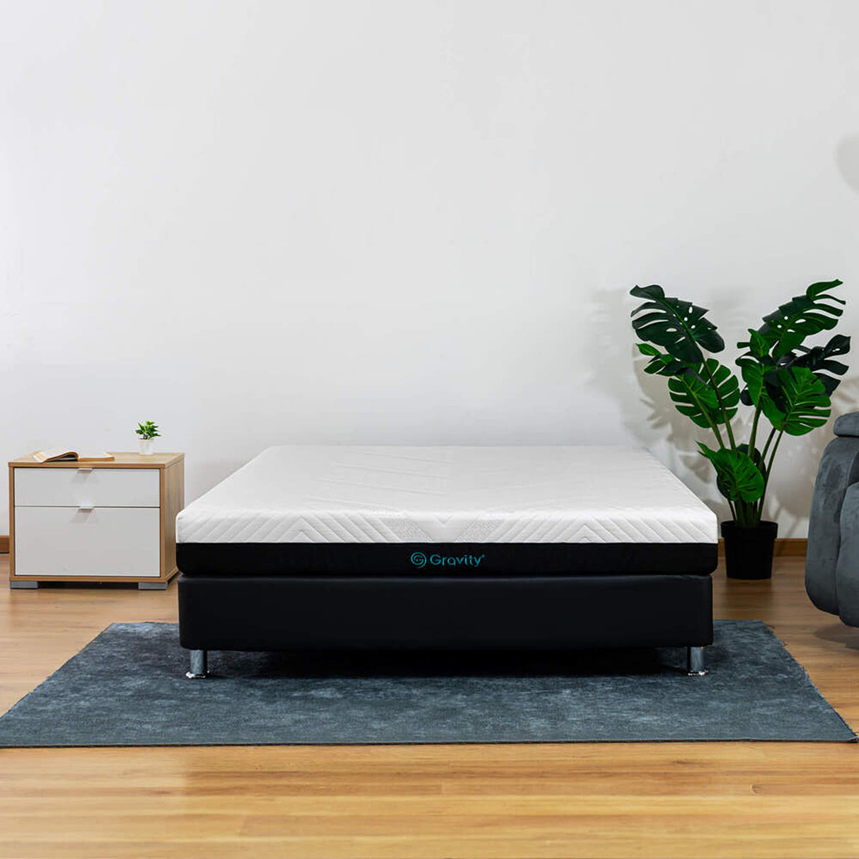 Combo Colchón Enrollado Gravity E18 Blanco Semidoble 120 X 190 Cm Ortopedico Firmeza Firme con Dos Almohada Stellar Soft y Un Protector de Colchón