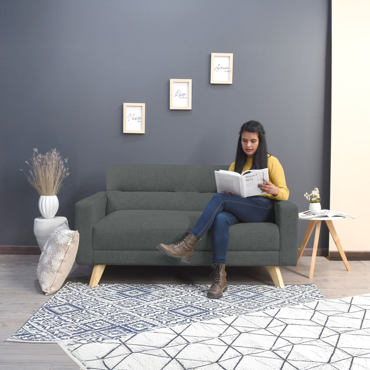 Sofá Barza Gris y Matiz Natural 150x82cm de Dos Puestos y con Apoya Brazos