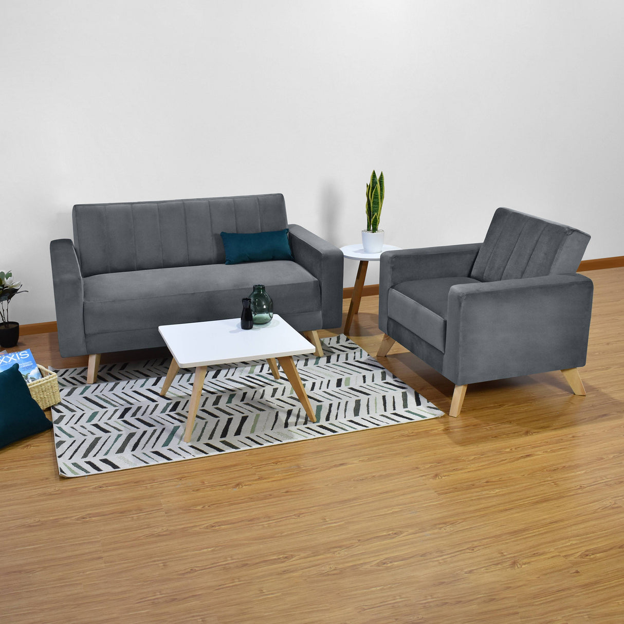 Sala Baru Gris y Matiz Natural 150x82cm de Tres Puestos con Una Poltrona y Una Mesa de Centro Nova