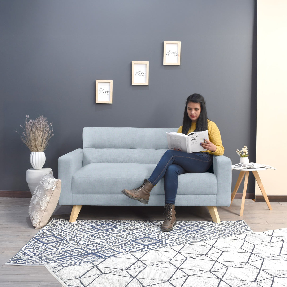 Sofá Barza Plata Eureka y Matiz Natural 150x82cm de Dos Puestos con Apoya Brazos