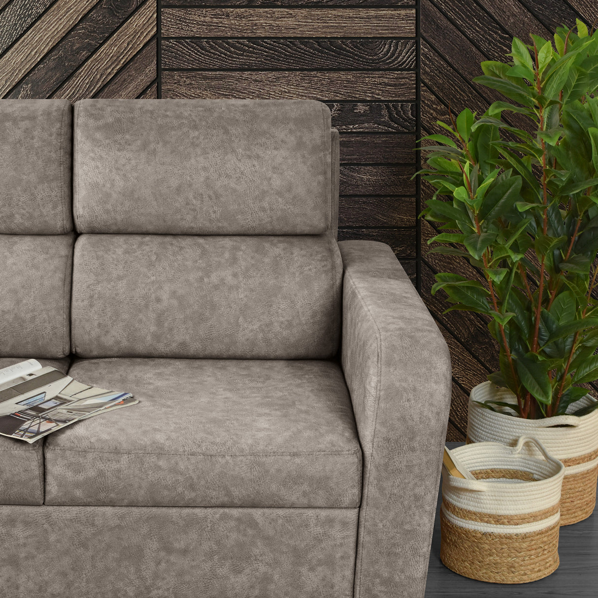 Sofá Bethel Taupe Sky y Madera Cromo 148x95cm de Dos Puestos con Apoya Brazos