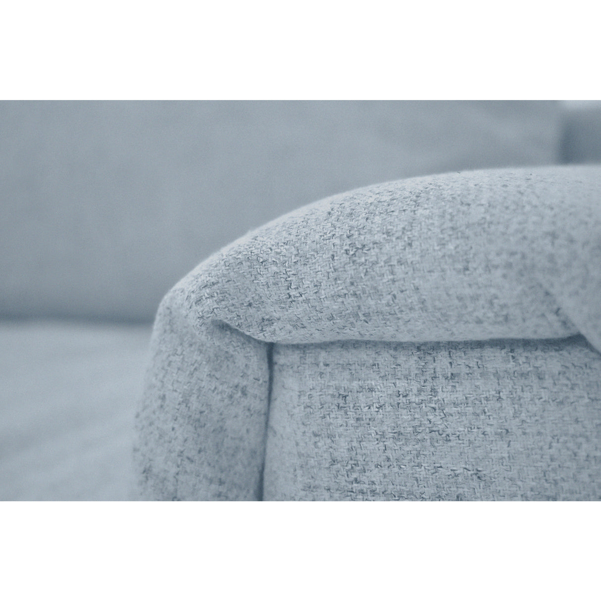 Sofá Daytona Plata Eureka y Matiz Wengue 218x80cm de Tres Puestos sin Apoya Brazos