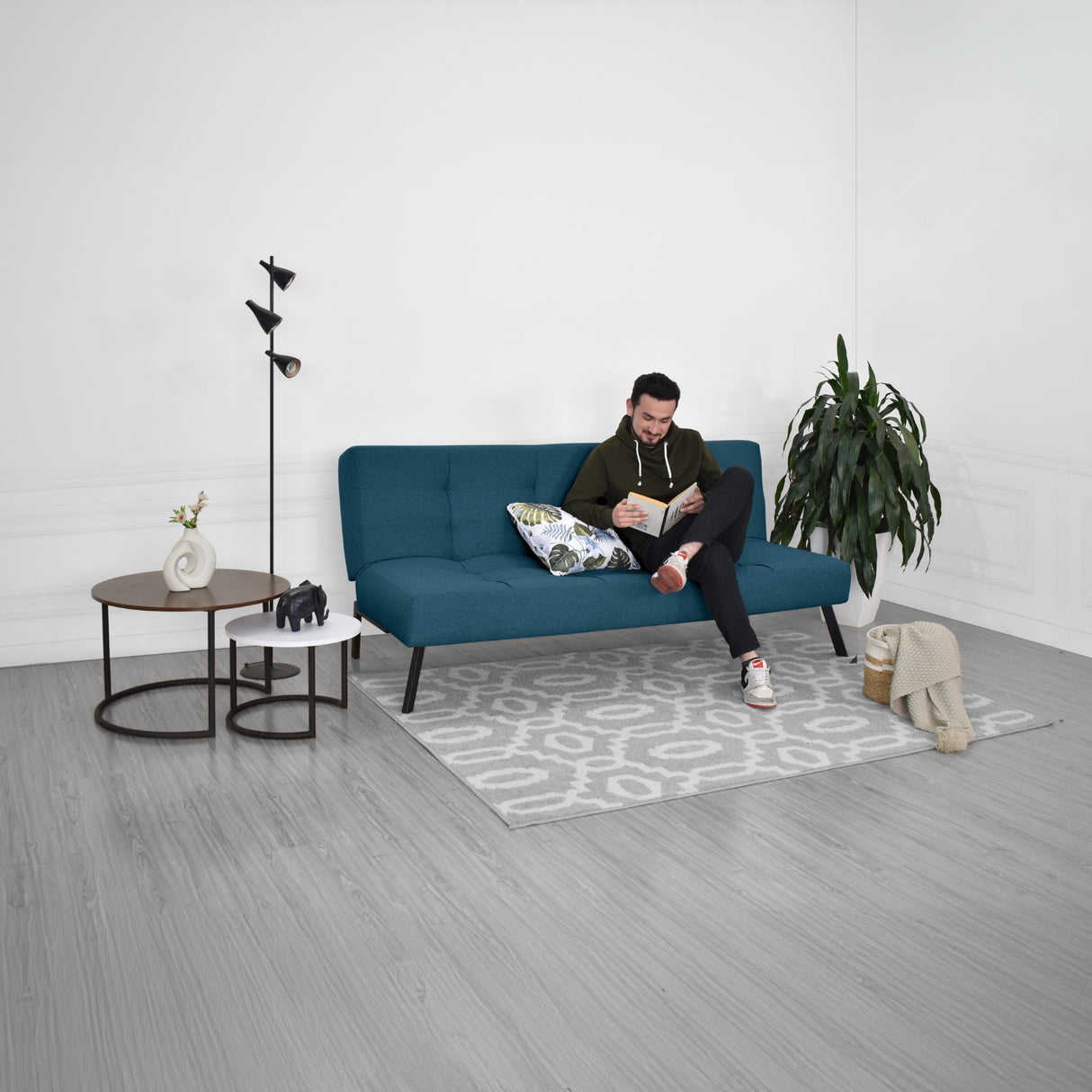 Sofá Cama Asher Plomo Eureka y Metálico Negro 184x80cm de Tres Puestos Reclinable sin Apoya Brazos