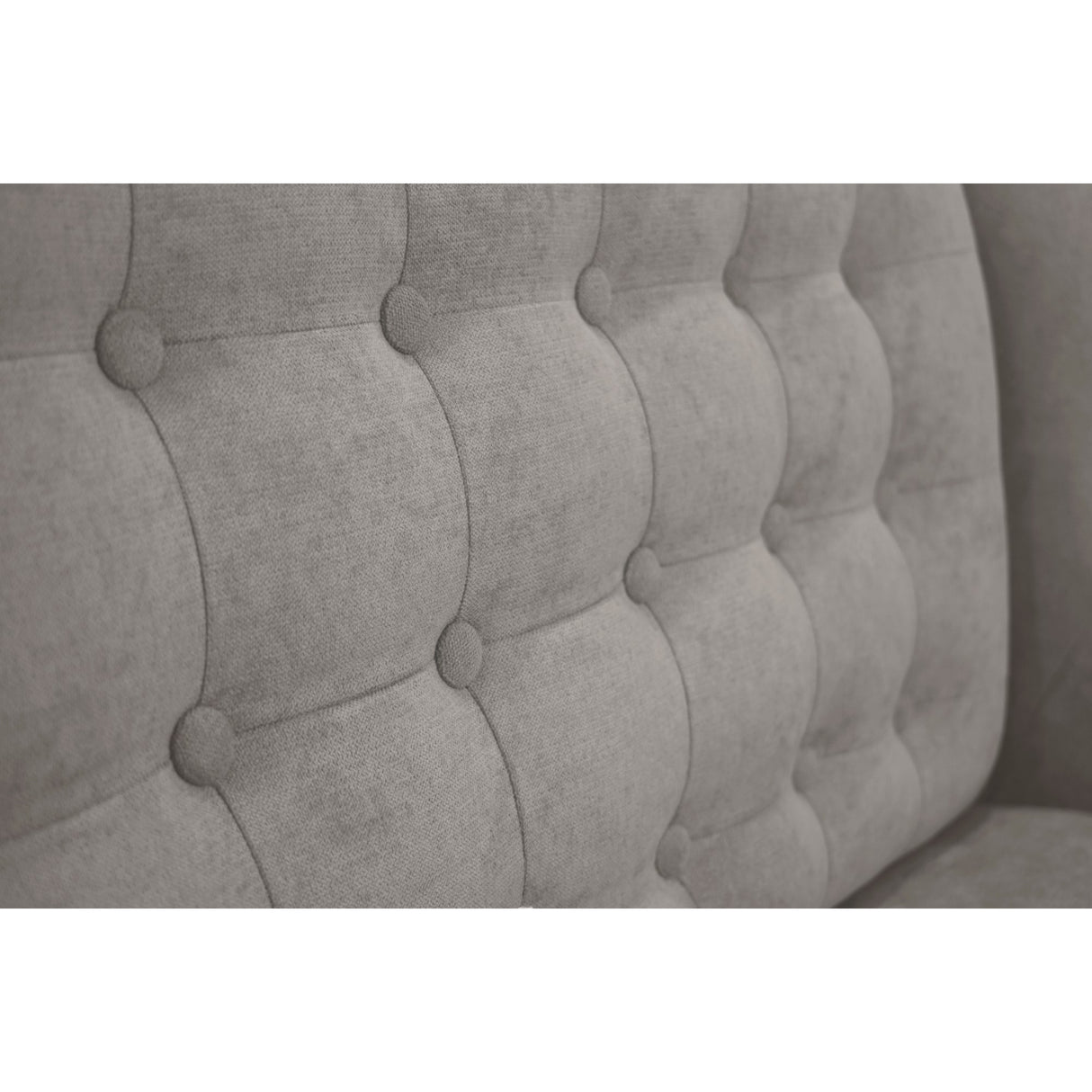 Sofá Marruecos Taupe Dorsey y Matiz Natural 140x92cm de Dos Puestos con Apoya Brazos