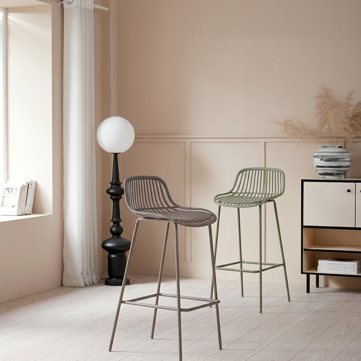 Silla Bar para Exteriores Tulum verde Olivo 41.5x97cm sin Apoya Brazos y con Espaldar