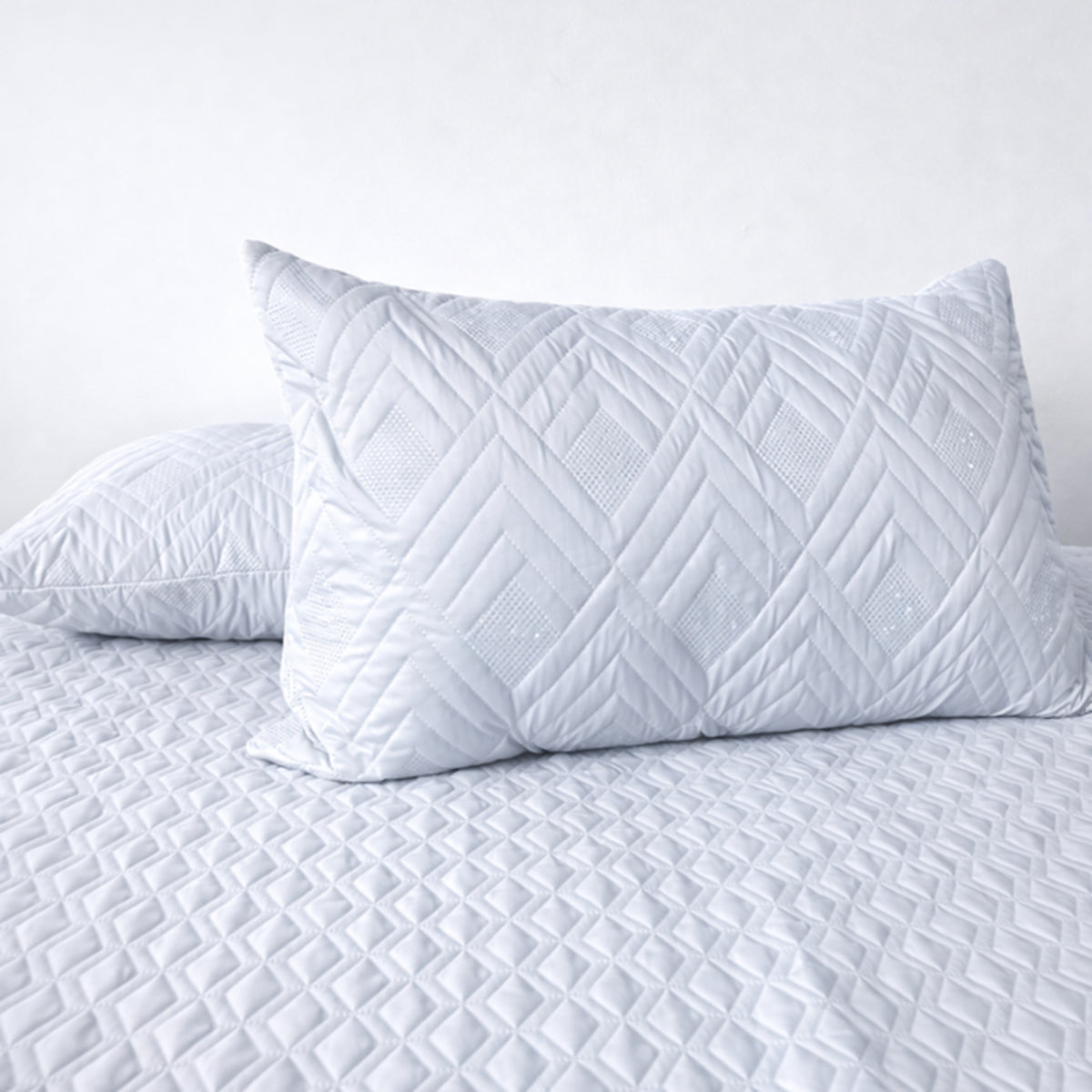 Set X 2 Almohadas Blancas Siliconadas con Protector Blanco 45x65cm Medio Suave Multi Postura