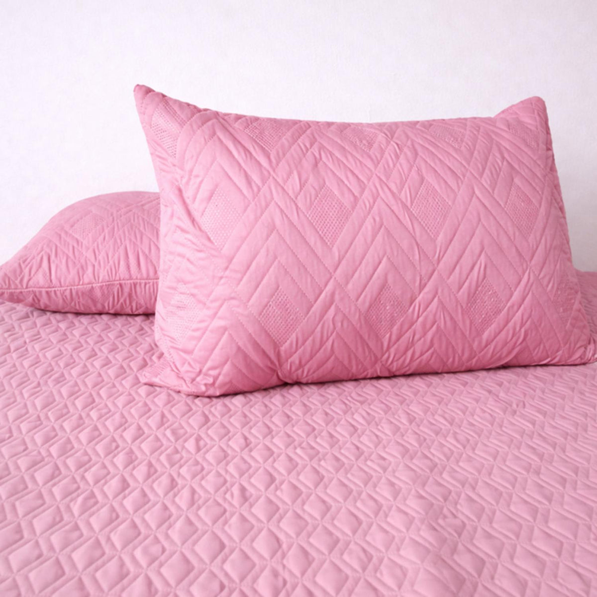 Set X 2 Almohadas Blancas Siliconadas con Protector Rosado 45x65cm Medio Suave Multi Postura