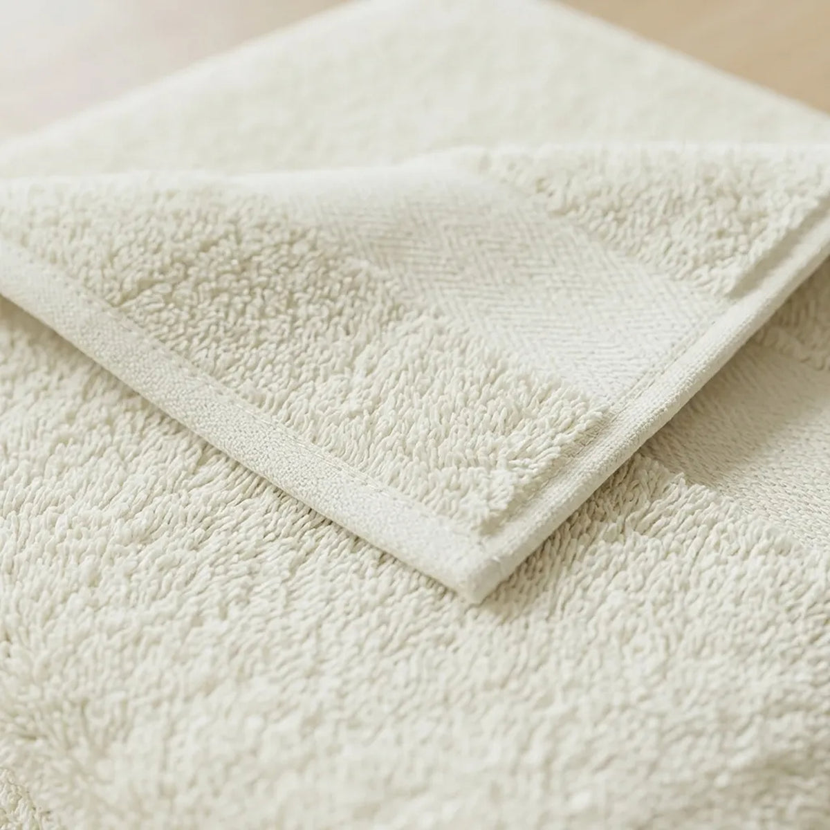 Toalla de cuerpo blanco marfil 60x120 cm en algodón 400 gsm