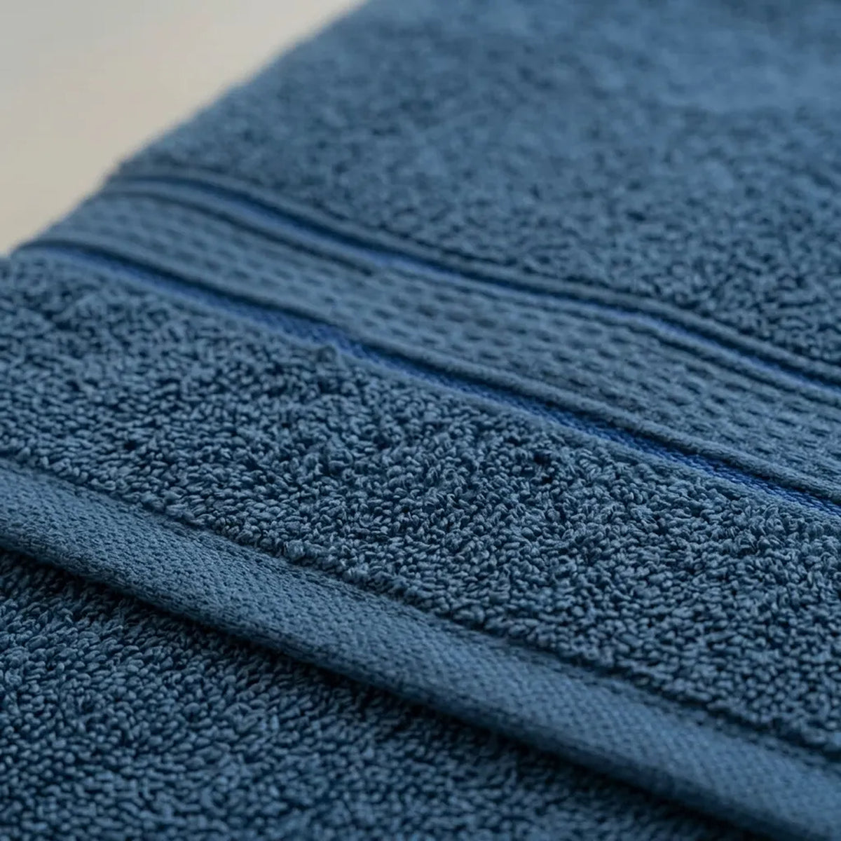 Toalla de manos Azul Prusia Senda en algodón 40x70 cm 550 gm
