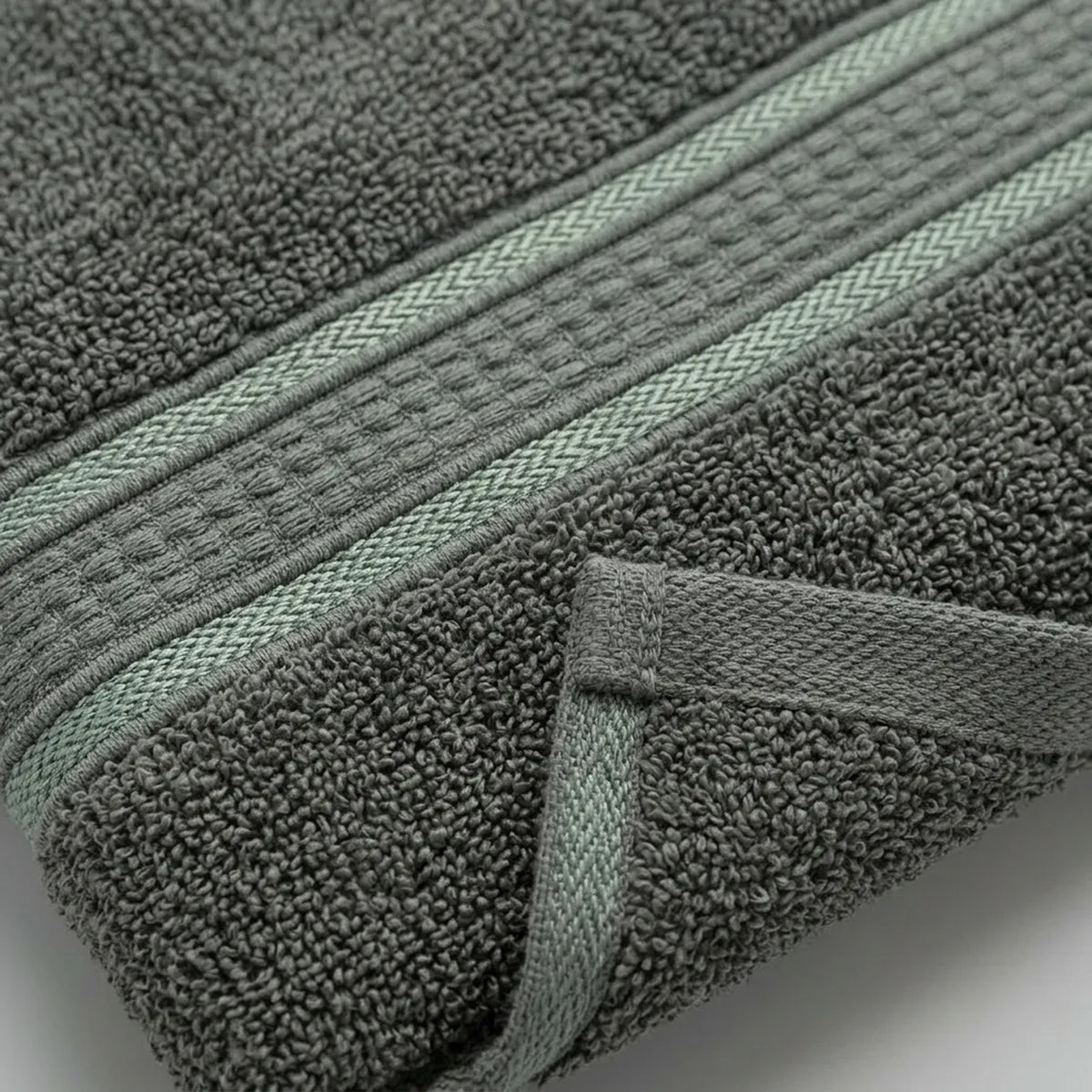 Toalla de cuerpo gris humo Senda 70x140 cm en algodón 550 gm