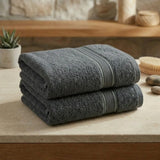 Toalla de cuerpo gris humo Senda 70x140 cm en algodón 550 gm