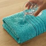 Toalla de cuerpo azul Mediterráneo 70x130 cm en algodón 550 g