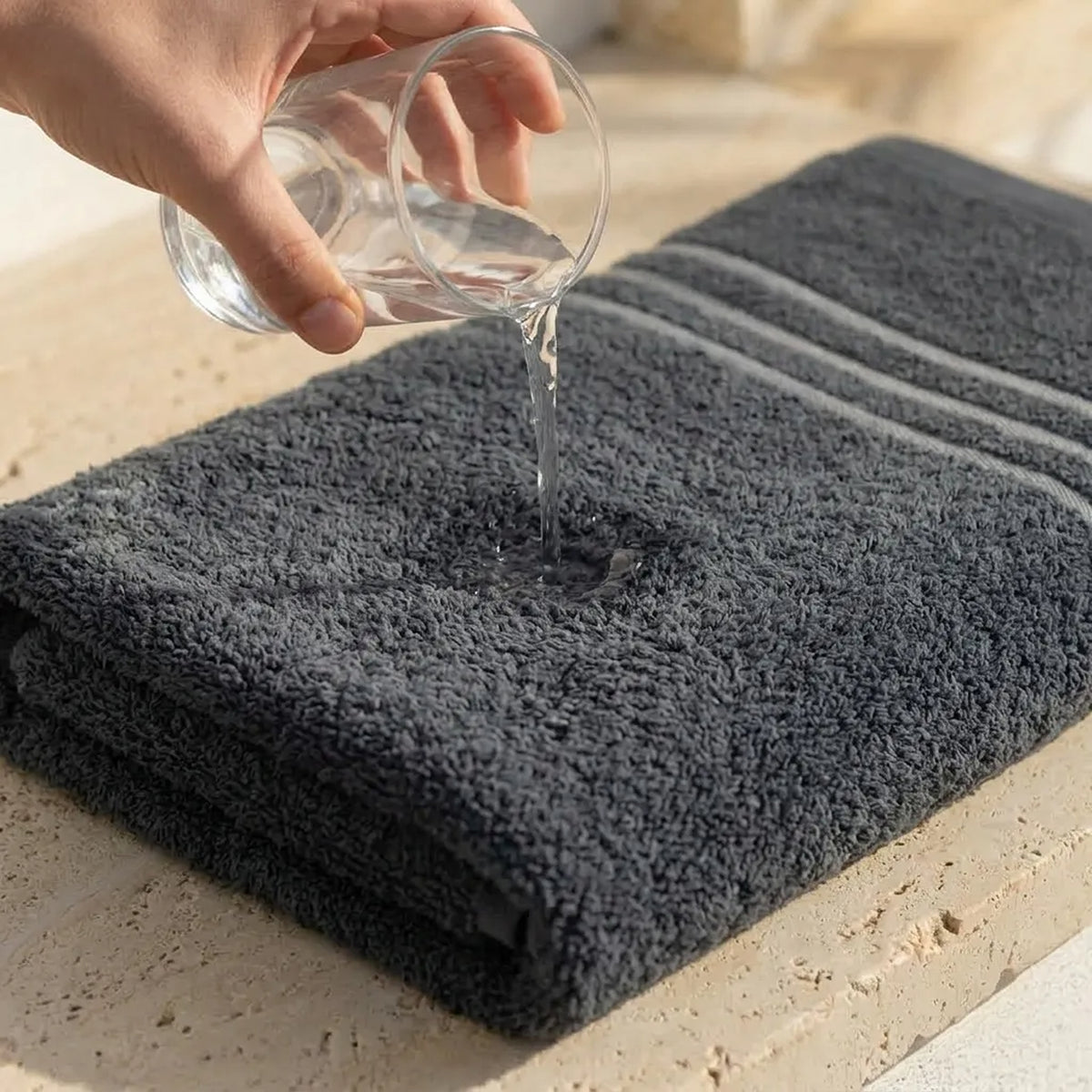 Toalla de cuerpo gris oscuro Mediterráneo en algodón 70x130 cm 550 g
