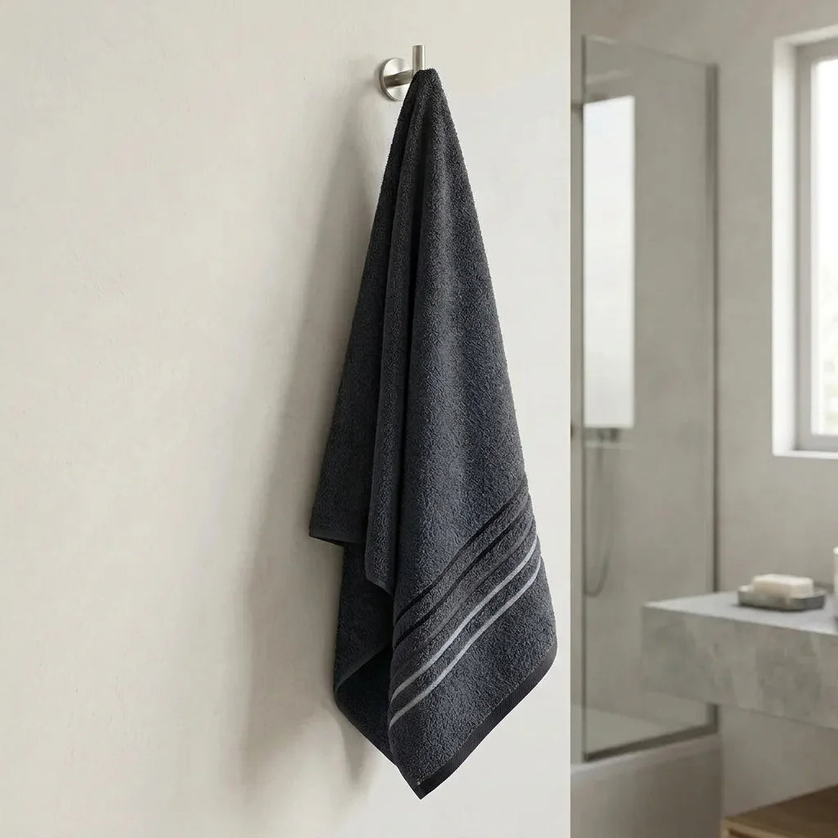 Toalla de manos gris oscuro Mediterráneo en algodón 40x70 cm 550 g
