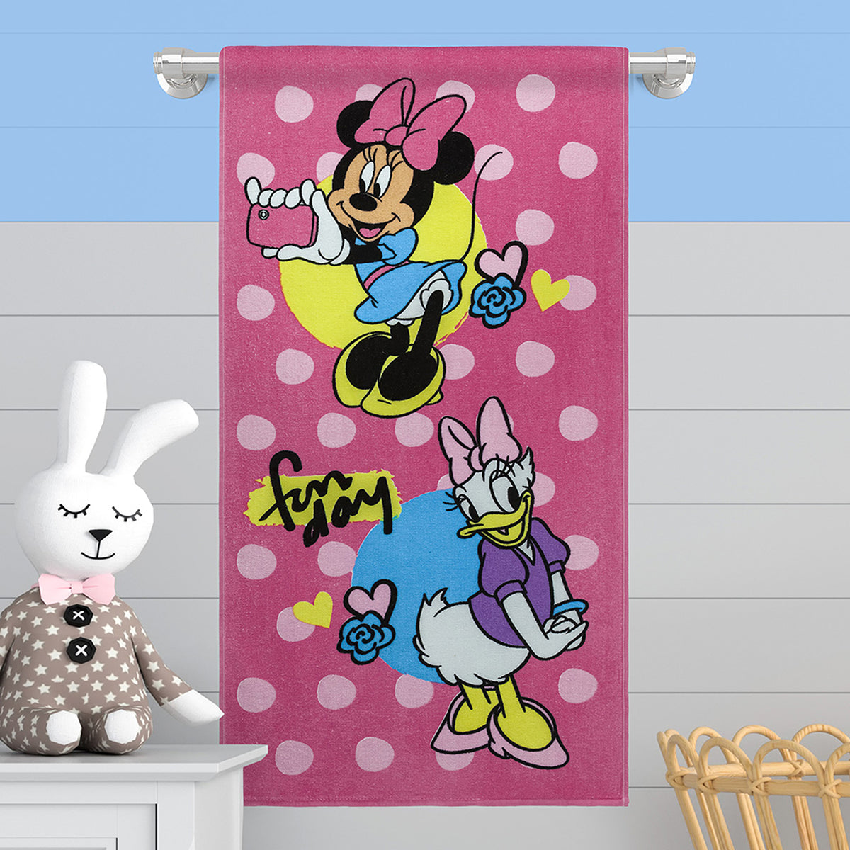 Toalla de cuerpo infantil rosada Minnie en coral fleece 60x120 cm