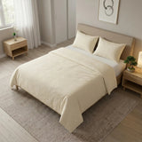 Cubrelecho queen beige Kyoto en microfibra 160x190 cm con 2 fundas