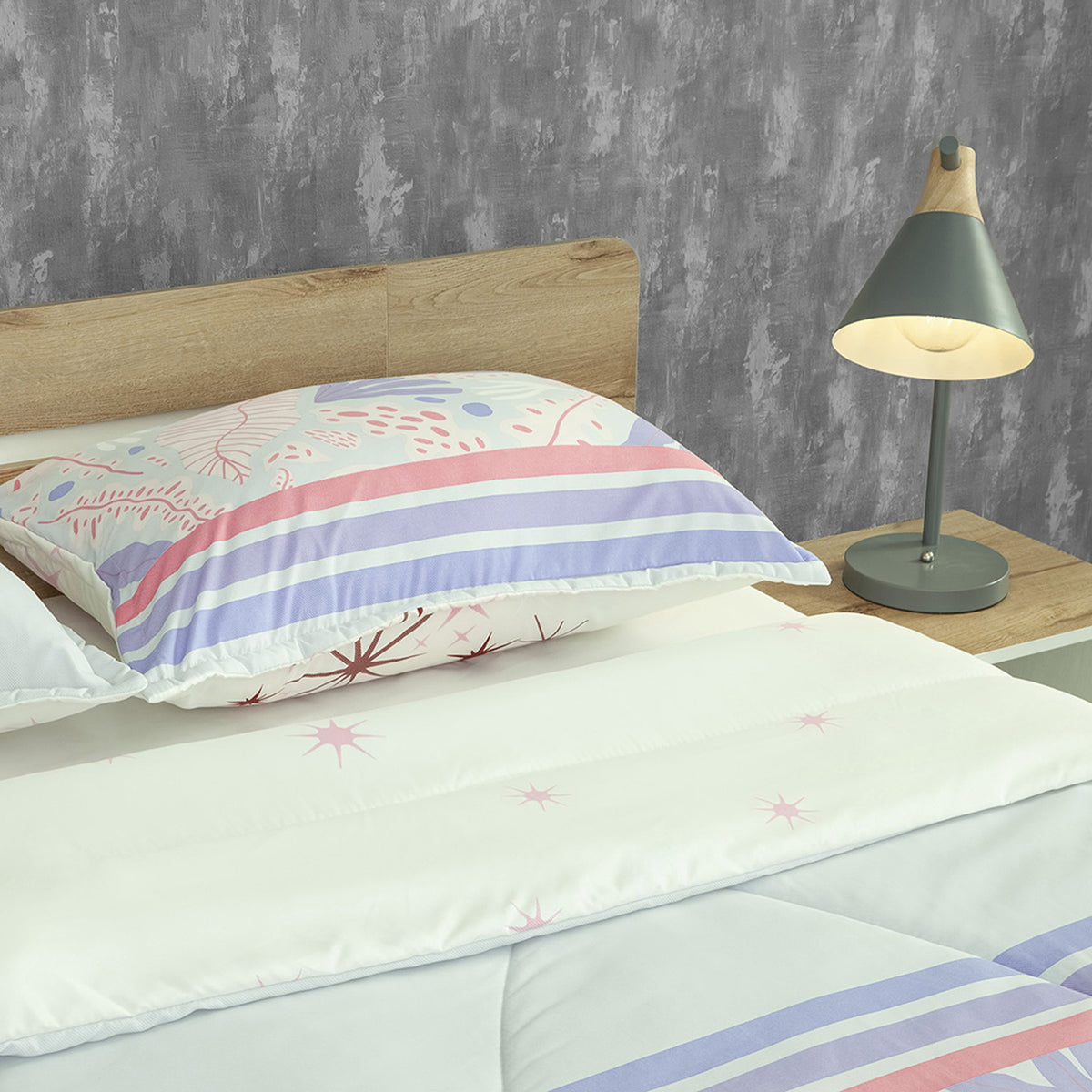 Cubrelecho para cama doble Romantic blanco y rosado 140x190 cm doble faz microfibra