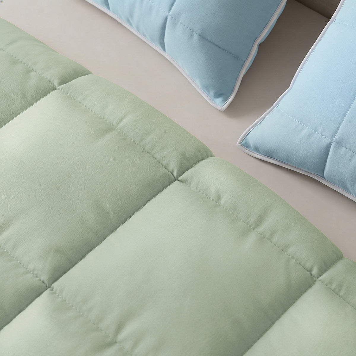 Cubrelecho para cama doble azul claro y verde en microfibra acolchada 140x190 cm