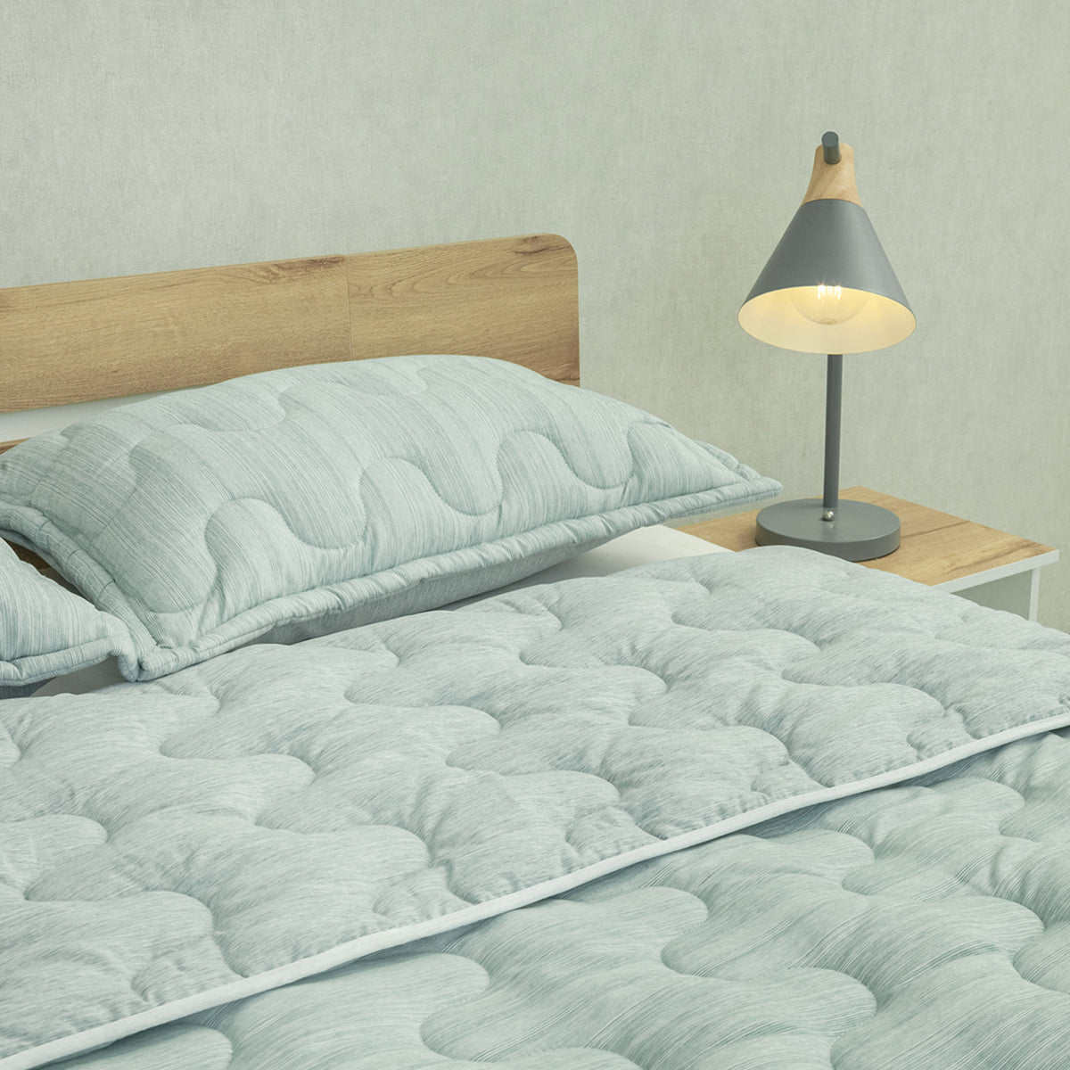 Cubrelecho Equilibrio king verde grisáceo 200x200 cm doble faz superacolchado