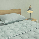 Cubrelecho Equilibrio king verde grisáceo 200x200 cm doble faz superacolchado