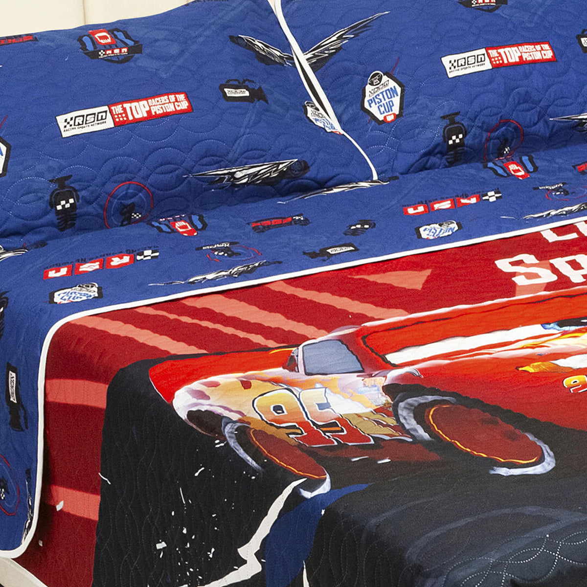 Cubrelecho infantil semidoble rojo Disney Core Rayo McQueen doble faz 120x190 cm microfibra