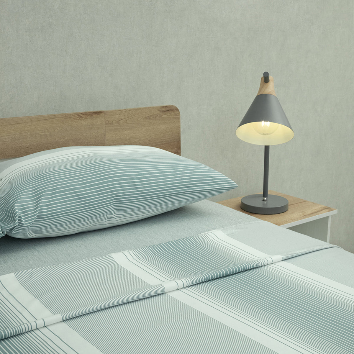 Sábana plana Equilibrio para cama doble verde en microfibra suavizada 140x190 cm