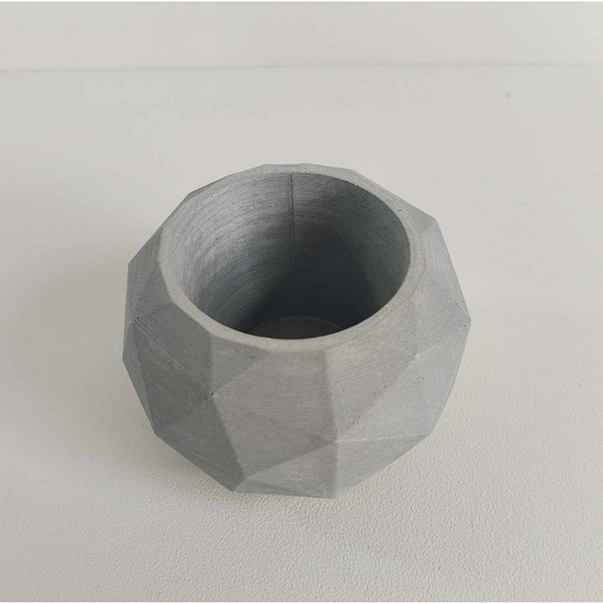 Matera de mesa Laia Gris 7x8cm de Cemento Circular de 0.3 Litros - Jardineria | Bylmo