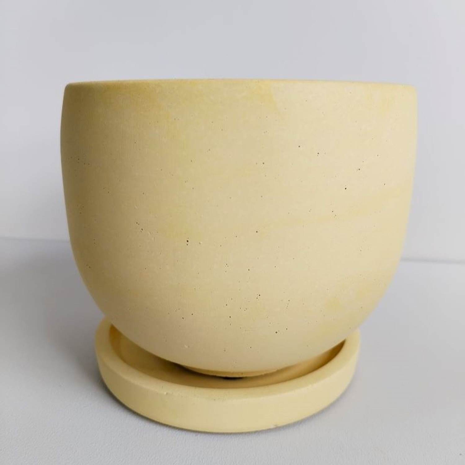 Matera de mesa María Amarillo 15x13cm de Cemento Circular de 2.3 Litros - Jardineria | Bylmo