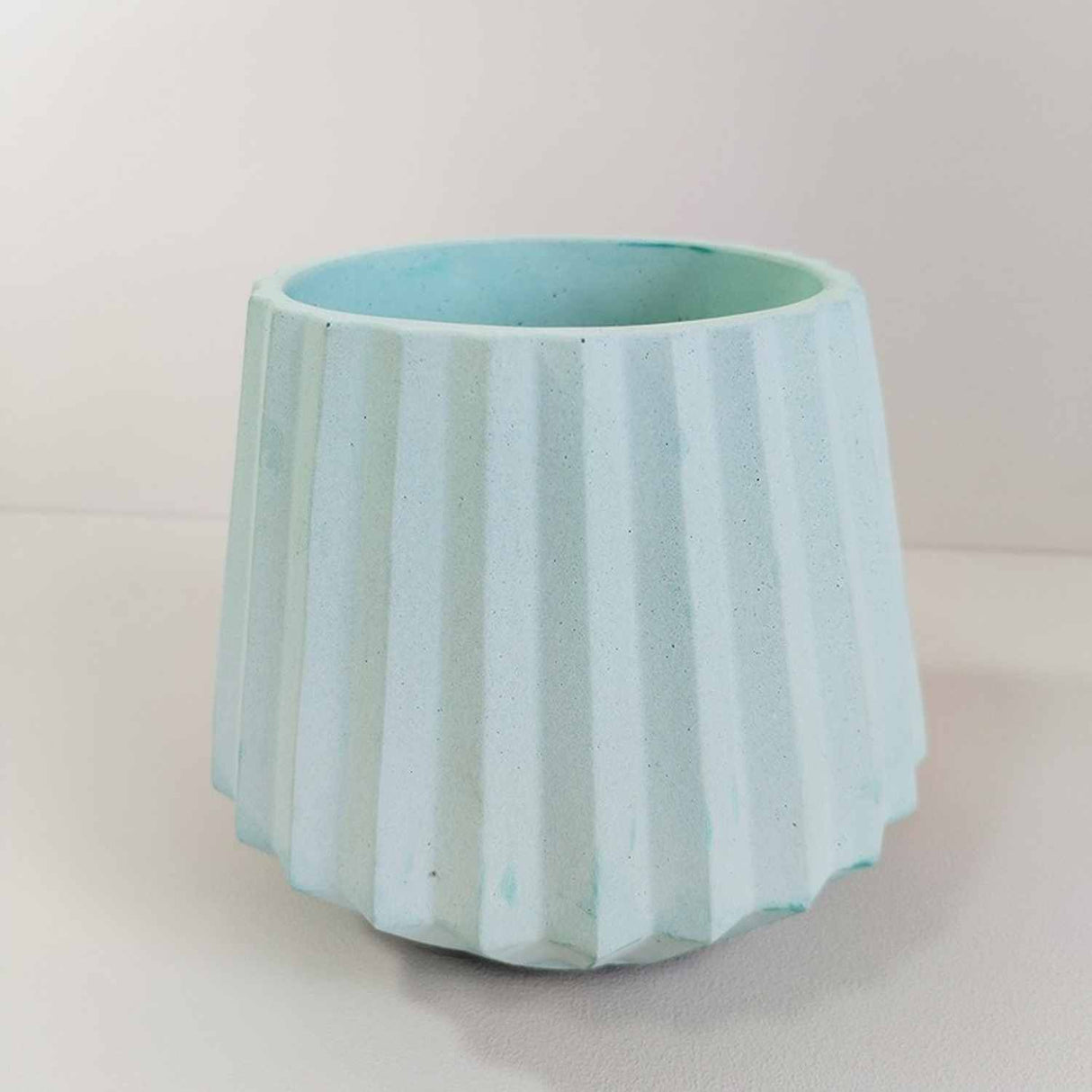 Matera de mesa Salma Aguamarina 12x11cm de Cemento Conica de 0.4 Litros - Jardineria | Bylmo
