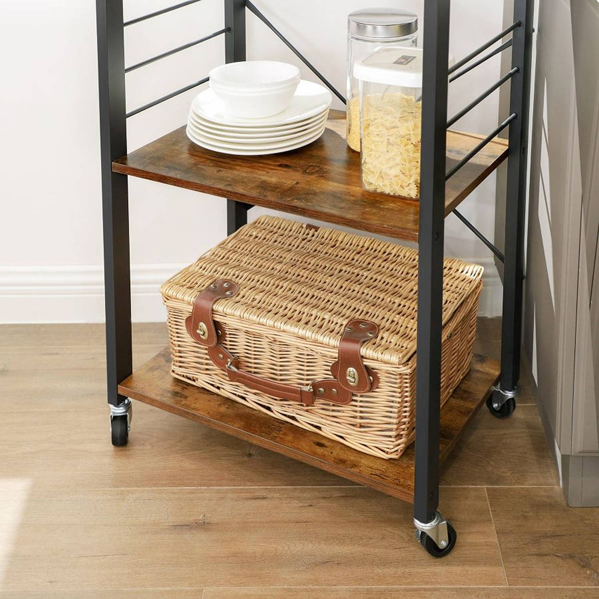 Mueble Auxiliar Dinor Café Rústico y Negro 60 cm con Rodachinas - Barras y Muebles Auxiliares | Bylmo